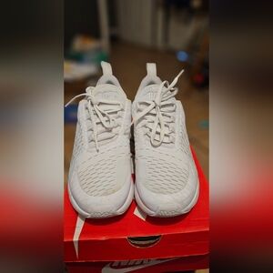 PLEASE READ CAREFULLY. 1 AIR BUBBLE HAS A HOLE. Nike Air Max 270 White Sneakers